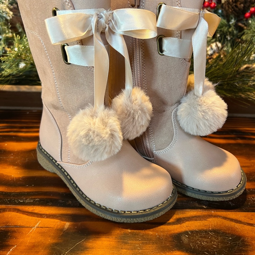 Girls toddler boots size 8 , light blush pink, new wore,